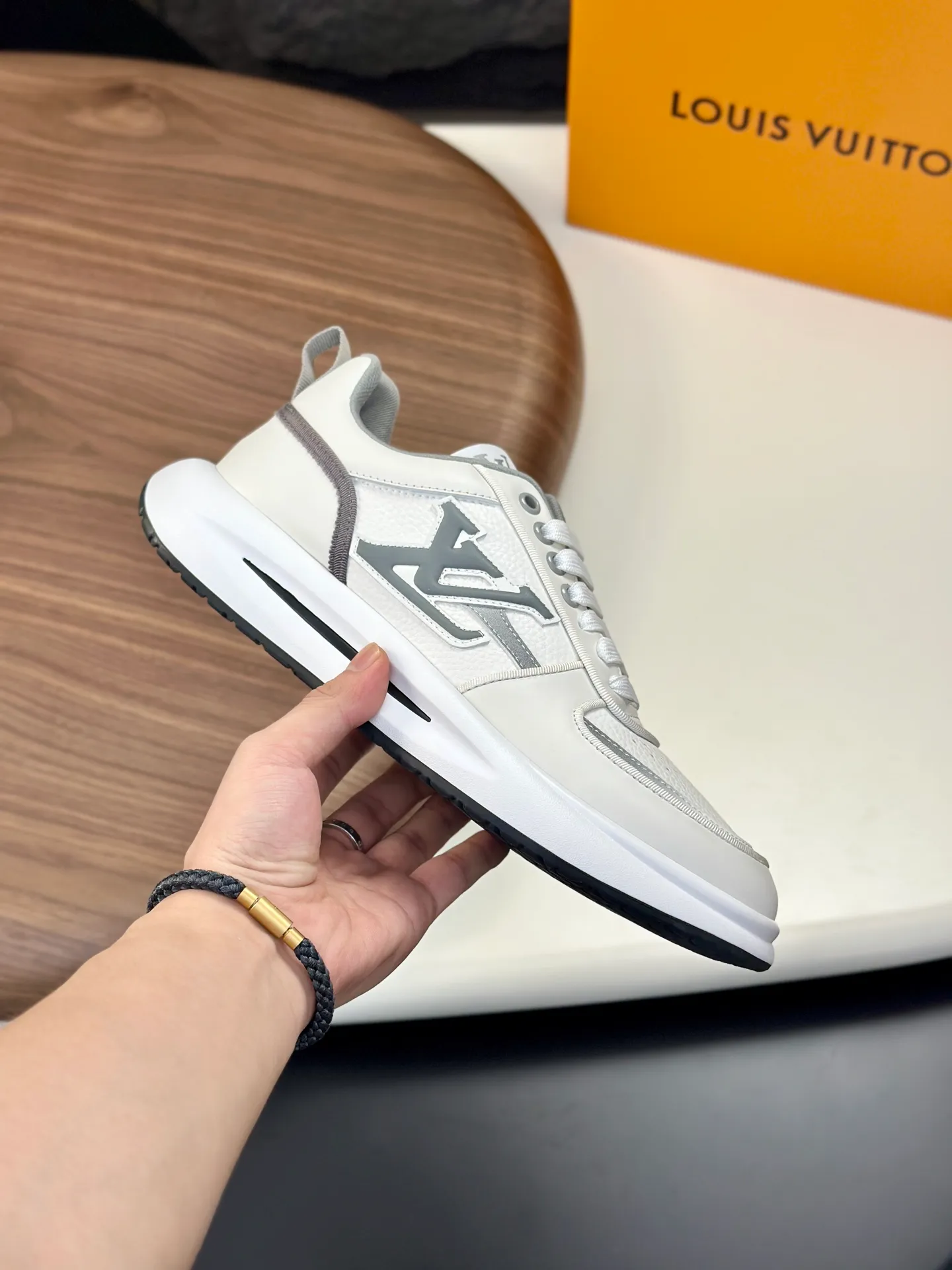 Men's shoes💰780 Lv 🔍Top purchasing agent🇮🇹 Louis Vuitton, the sports sneaker counter is synchronized, the uppers are imported from Italy, high-quality splicing colorful and complex crafts, the imported mesh padding is soft and comfortable, soles: original soles specially provided by the original factory, T men's men's shoes 💰U exclusive movable molded soles are super comfortable, original factory and single goods, 🔍🔍high quality, you can enter and leave the counter at will, welcome to compare, code number 38-44 (customized 45)